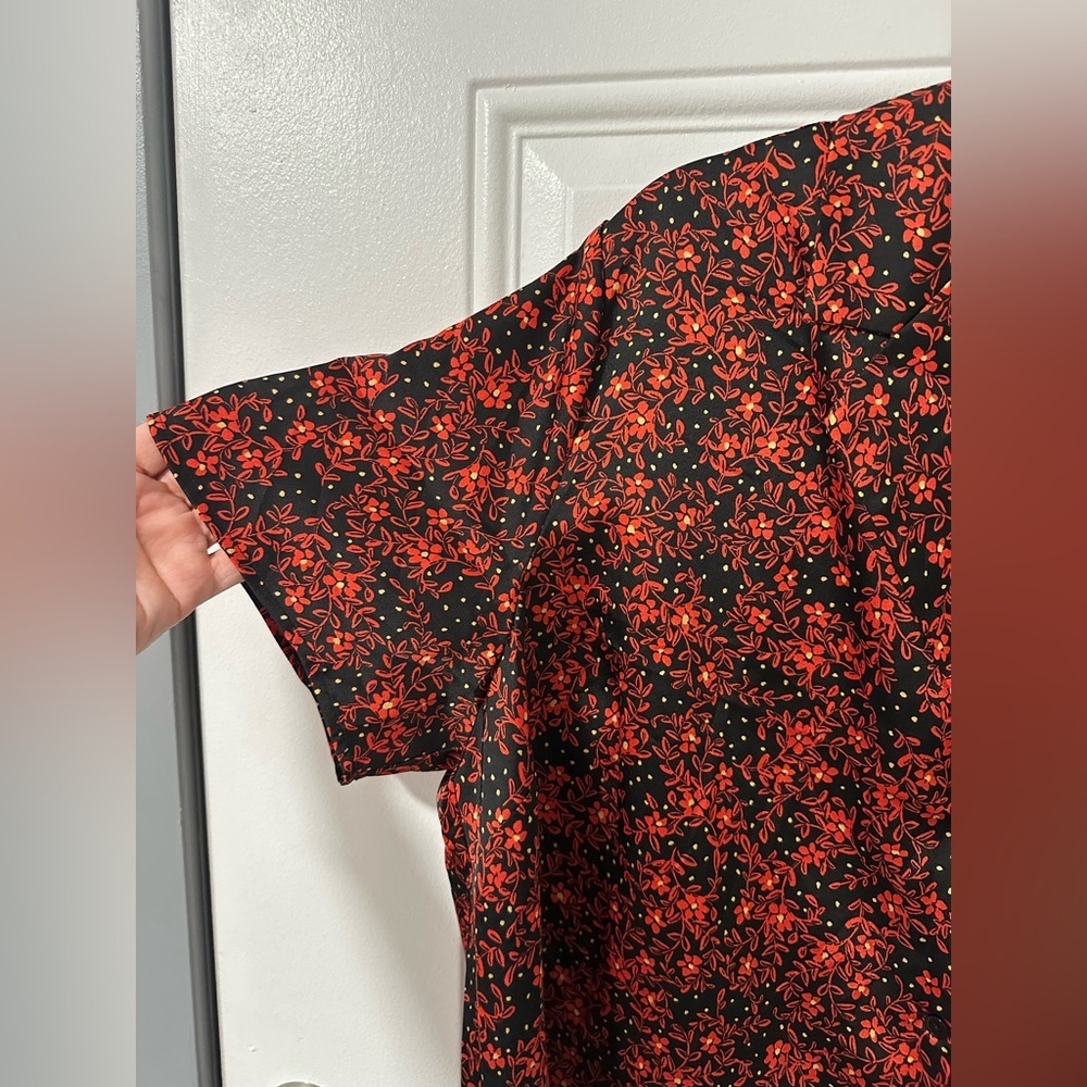 Halogen Black and Red Floral A-Line top, New, Size 1X - Picture 6 of 14